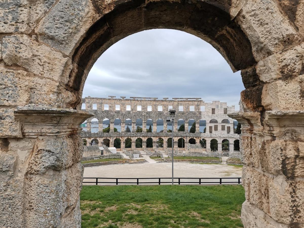 Apartment Andreas - Amphitheater - Πούλα Εξωτερικό φωτογραφία